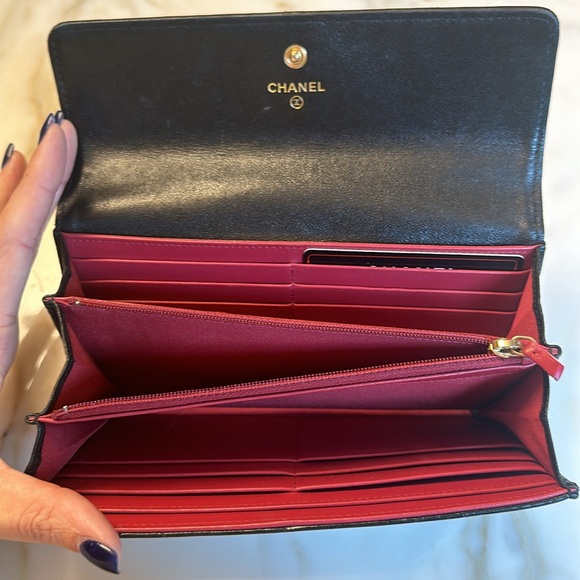 Chanel Quilted Calfskin 19 Wallet - Picture 12 of 15